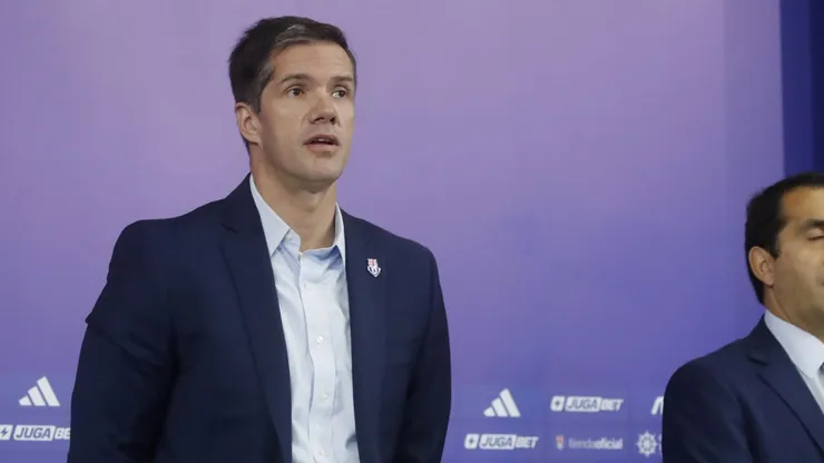 Michael Clark tambalea en la presidencia de Azul Azul.