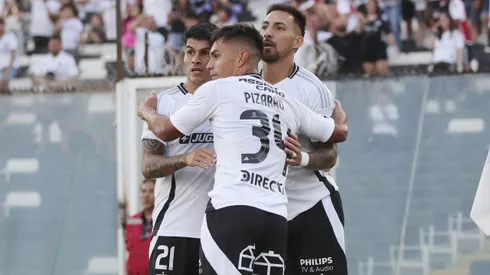 Javier Correa festejando en Colo Colo ante San Felipe.
