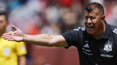 Jorge Almirón durante el partido de Colo Colo y La Serena.