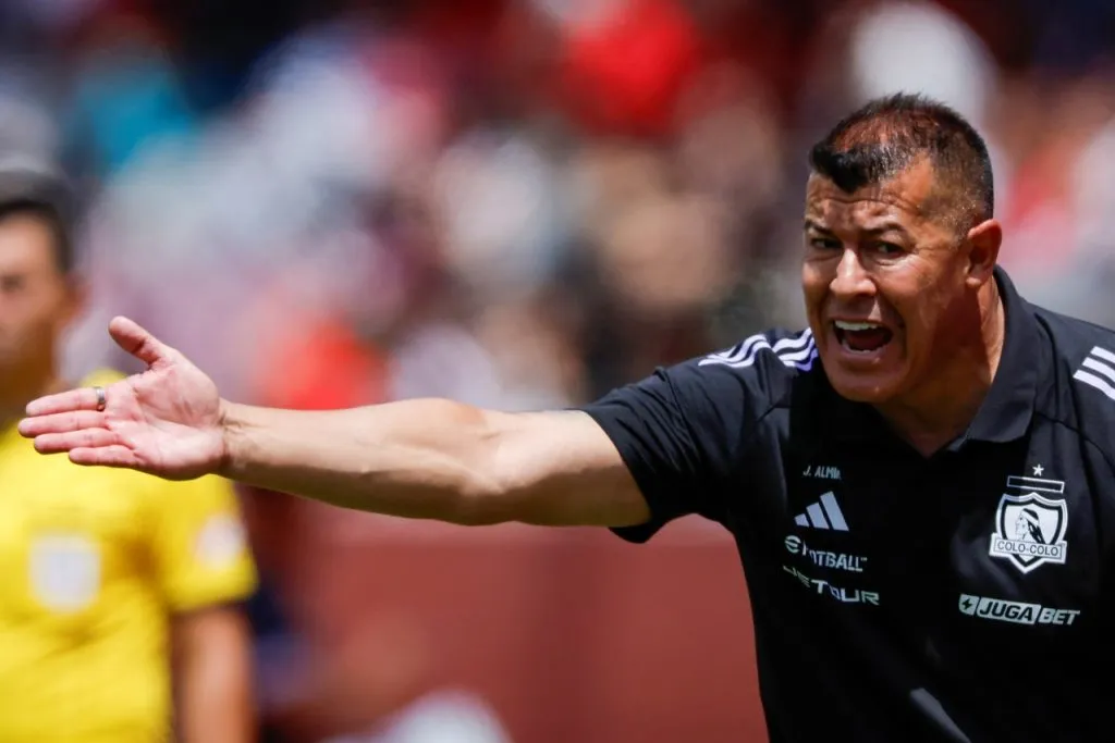 Jorge Almirón extendió su vínculo con Colo Colo hasta diciembre de 2026 (Photosport)
