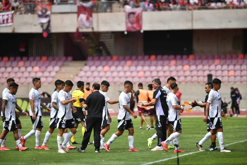 En Colo Colo se quejaron por el estado de la cancha de La Portada. Foto: Alejandro Pizarro Ubilla/Photosport
