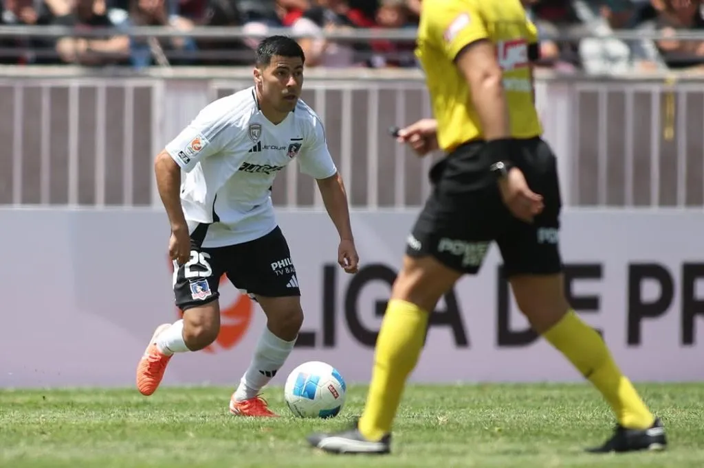 Tomás Alarcón jugó media hora en la 1° fecha de la Liga de Primera 2025. (Foto: Colo Colo).