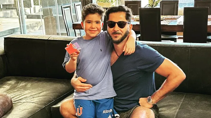 Johnny Herrera sigue de cerca al fútbol chileno.