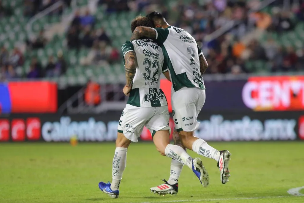 Bruno Barticciotto celebra su gol por el Santos. (Foto: Imago).
