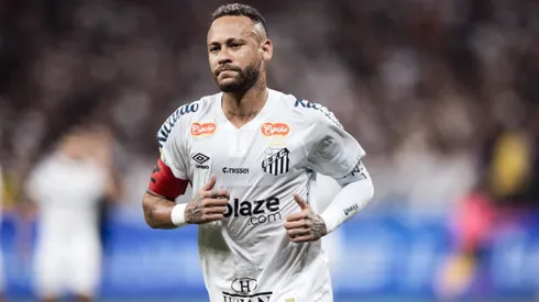 Neymar jugando con Santos en el torneo Paulista.