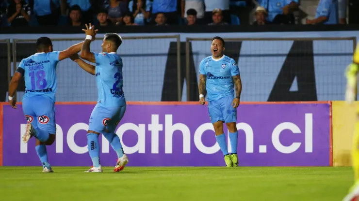 Álvaro Ramos celebra su gol contra Cobreloa, en la victoria 2-0 de Deportes Iquique.