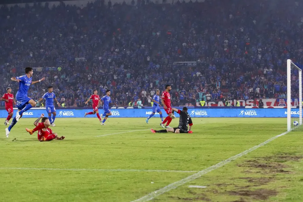 La “U” goleó en su estreno en el Estadio Nacional