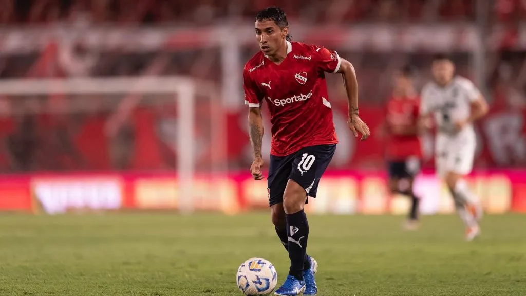 Luciano Cabral jugando en Independiente.
