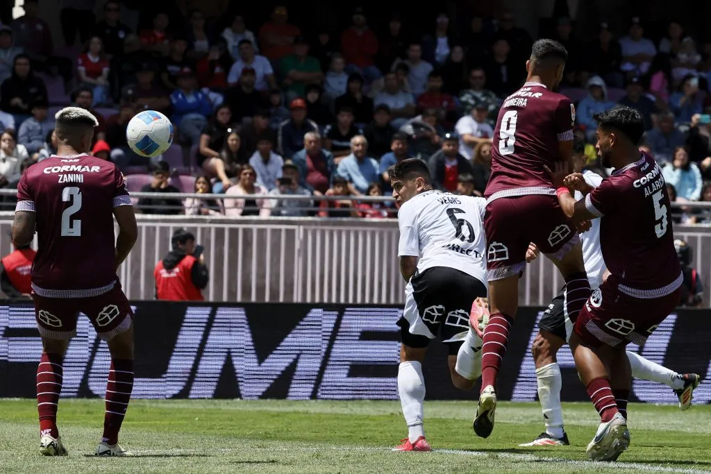 Sebastián Vegas anotó su segundo gol en Colo Colo con este cabezazo. (Andrés Piña/Photosport).