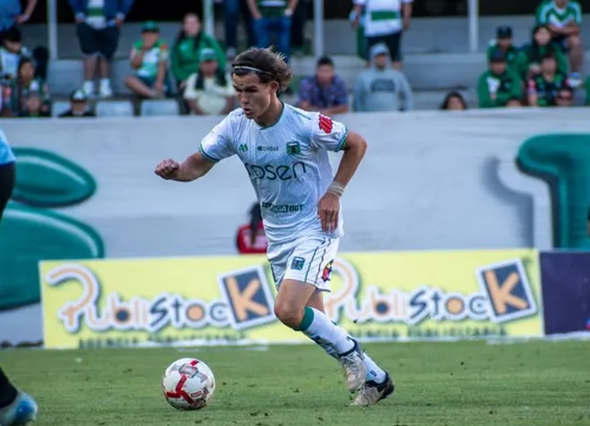 Félix Triñanes sumó 21 minutos oficiales en Deportes Temuco. (Foto: Deportes Temuco).