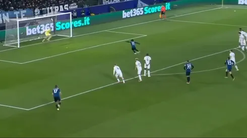 Feroz crítica del DT de Atalanta al penal que lanzó Lookman en Champions League
