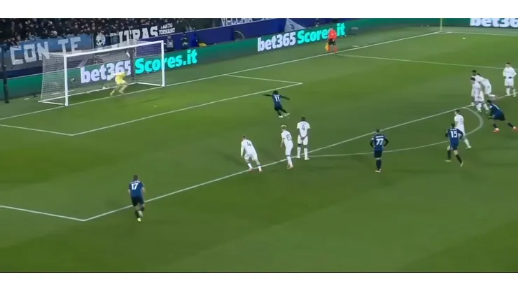 Feroz crítica del DT de Atalanta al penal que lanzó Lookman en Champions League