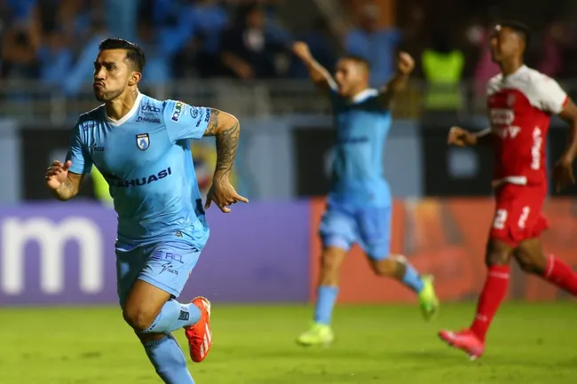 Puch festeja uno de sus dos goles en la Libertadores. (Alex Diaz/Photosport).