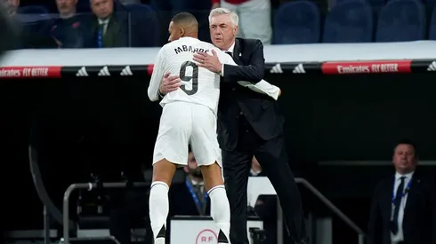 Kylian Mbappe y Carlo Ancelotti en el Estadio Santiago Bernabeu.