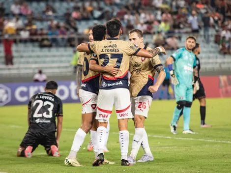 Arquero chileno protagoniza un papelón y la peor goleada de la Libertadores