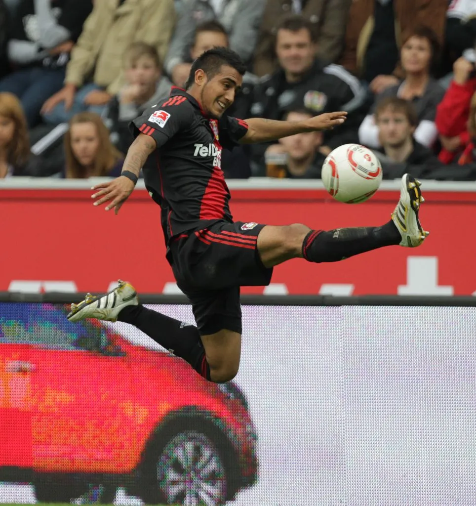 Arturo Vidal en plena acción por el Bayer Leverkusen. (Photosport).