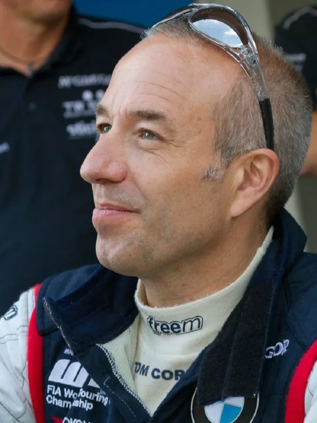 Tom Coronel en la Carrera de Japón 2011 del Campeonato del Mundo de Turismos (Wikimedia Commons).