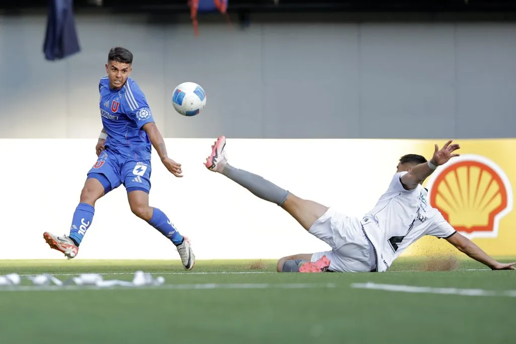 Julián Alfaro ante el Chago Morning. (Javier Torres/Photosport).