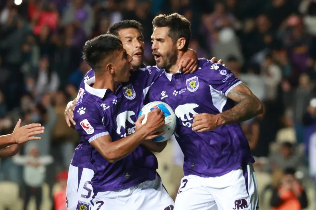Joaquín Larrivey anotó su primer gol con Concepción en Primera B (Photosport)