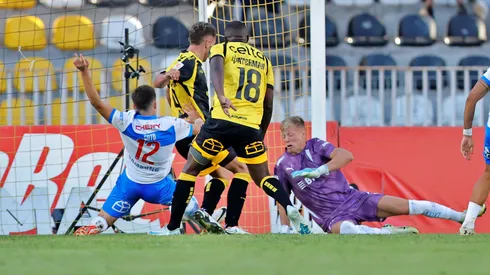 Coquimbo es líder tras vencer a Universidad Católica.