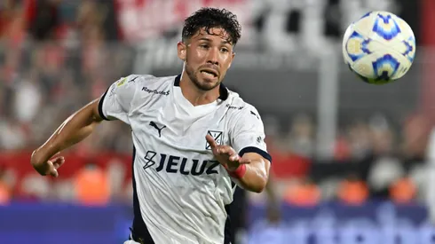 Felipe Loyola jugando por Independiente.