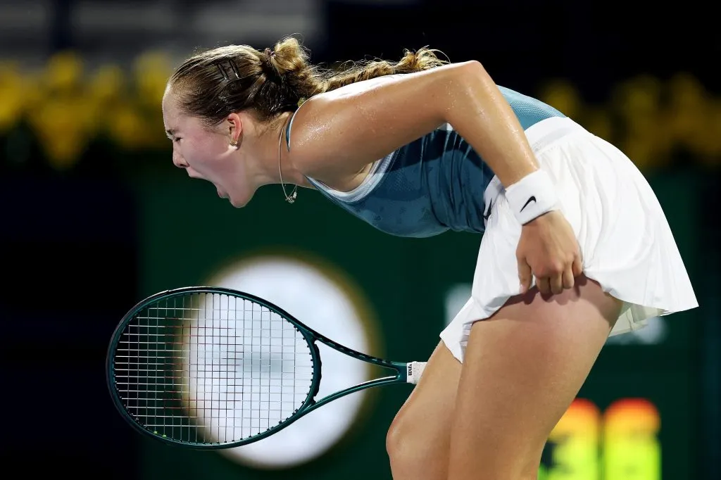 Mirra Andreeva celebra un punto ante Clara Tauson en la final del Dubai Duty Free Tennis Championships (Getty Images).