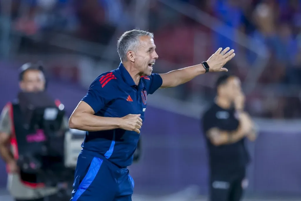 Gustavo Álvarez no quedó contento, pese al triunfo | Photosport