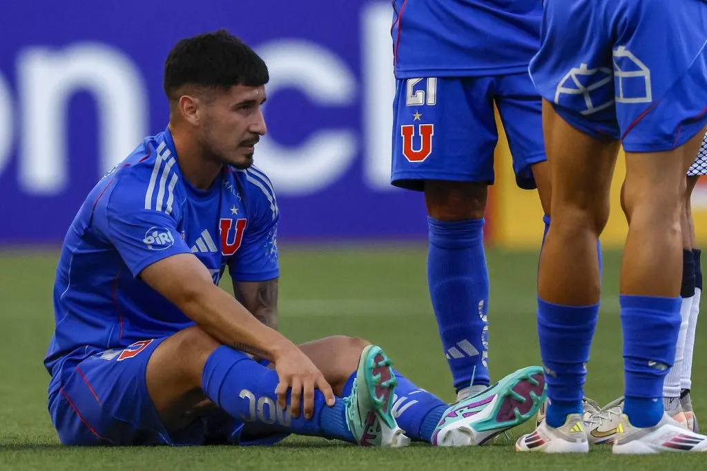 Nicolás Fernández no pudo jugar más de 15 minutos en su debut por la U. (AndrÉs Piña/Photosport).