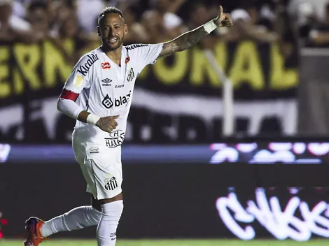 ¿Le sacan el jugo? Neymar duerme en el piso de un bus