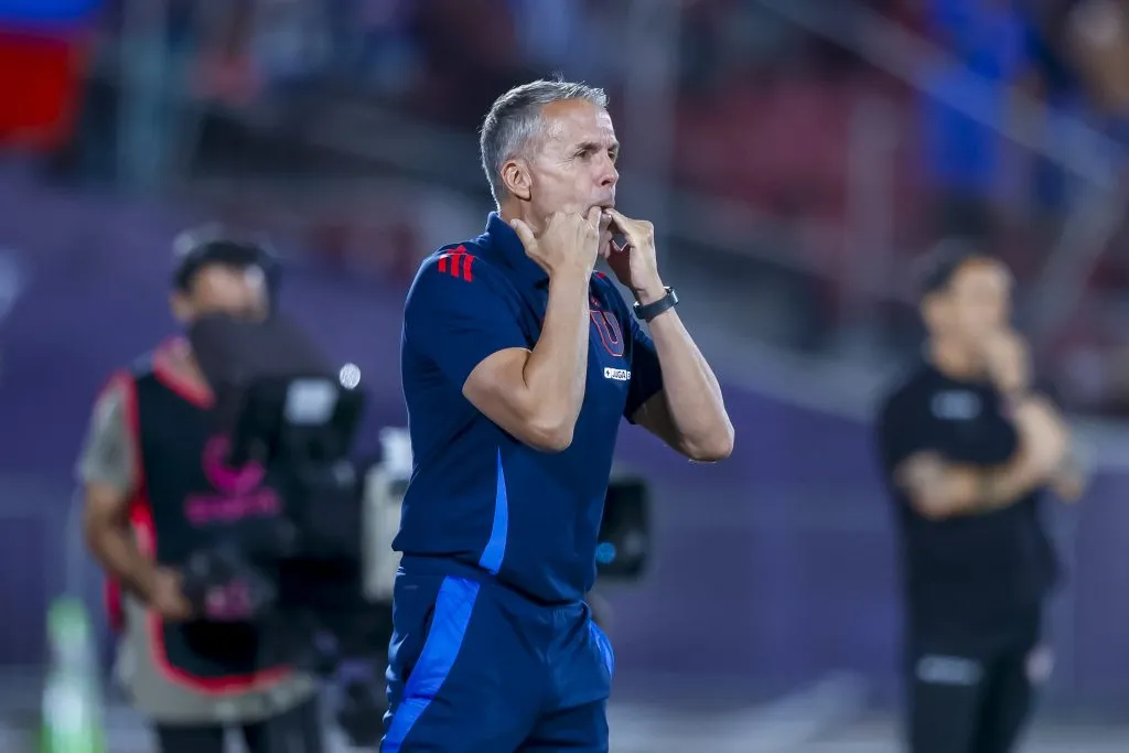 Gustavo Álvarez permite sugerencias de Marcelo Díaz como Dt en U de Chile. Foto: Pepe Alvujar/Photosport