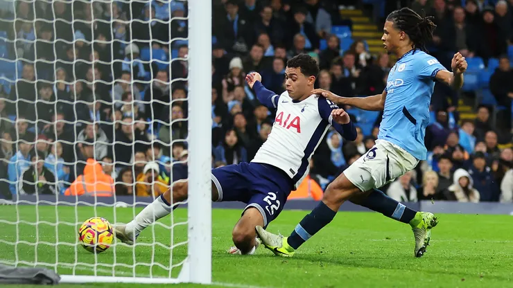 Brennan Johnson marcó el cuarto gol de Tottenham en la goleada ante Manchester City en el Etihad Stadium.