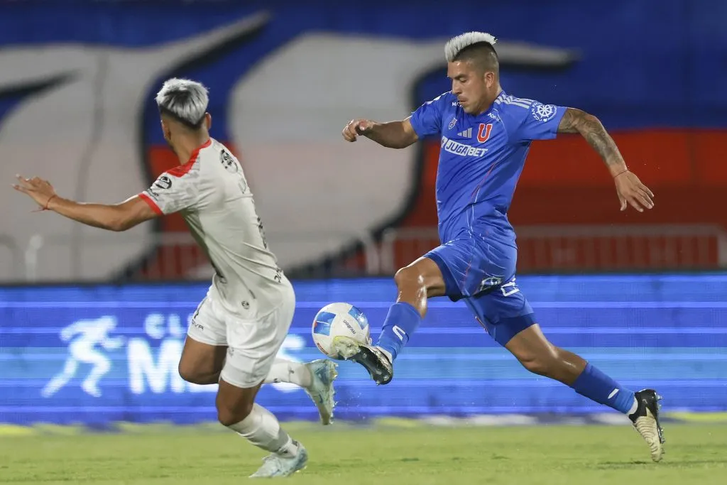 Leandro Fernández es uno de los más queridos por los hinchas de la U. Foto: Felipe Zanca/Photosport