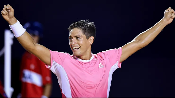 Sebastián Báez celebra su triunfo en el ATP de Ríos 2025.