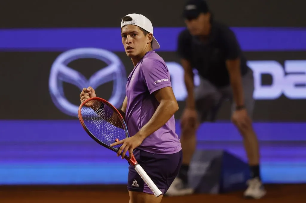 Sebastián Báez durante su duelo con Alejandro Tabilo en el Chile Open 2025 (Photosport).