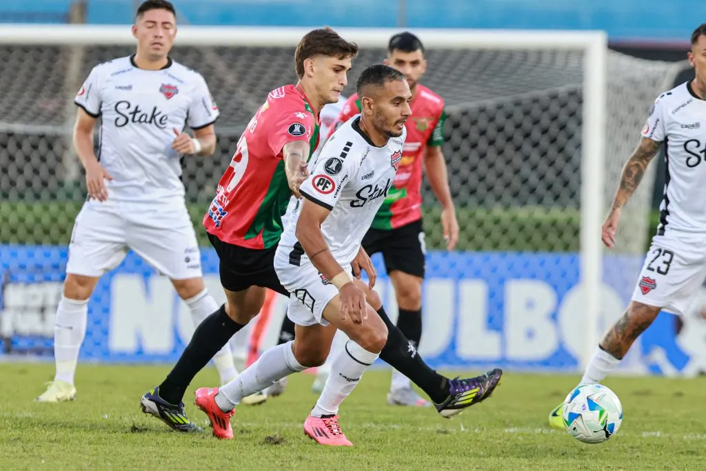 Federico Mateos ante Boston River en la Copa Libertadores. (Focouy/Photosport).