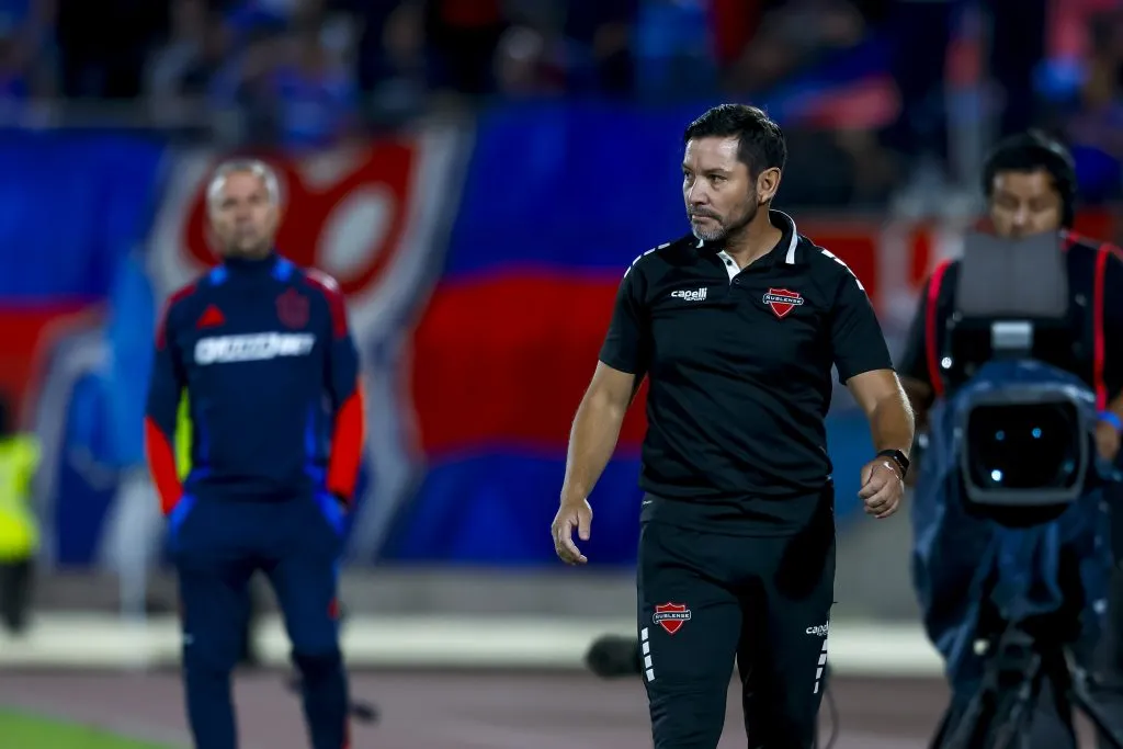 Francisco Arrué en el 5-0 que Ñublense recibió ante U de Chile. (Pepe Alvujar/Photosport).