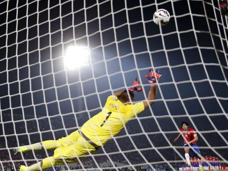 Alarcón lanzó penal a lo Matías Fernández en Boca Juniors