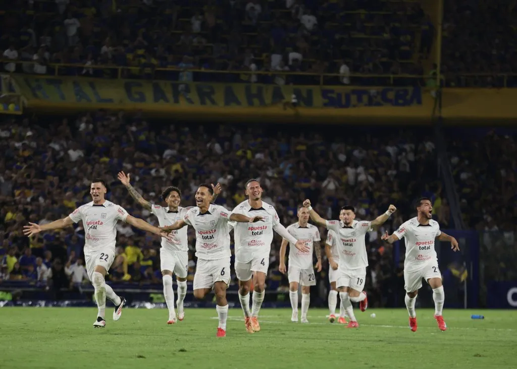 Alianza Lima celebró así ante Boca en La Bombonera. (Foto: Imago).