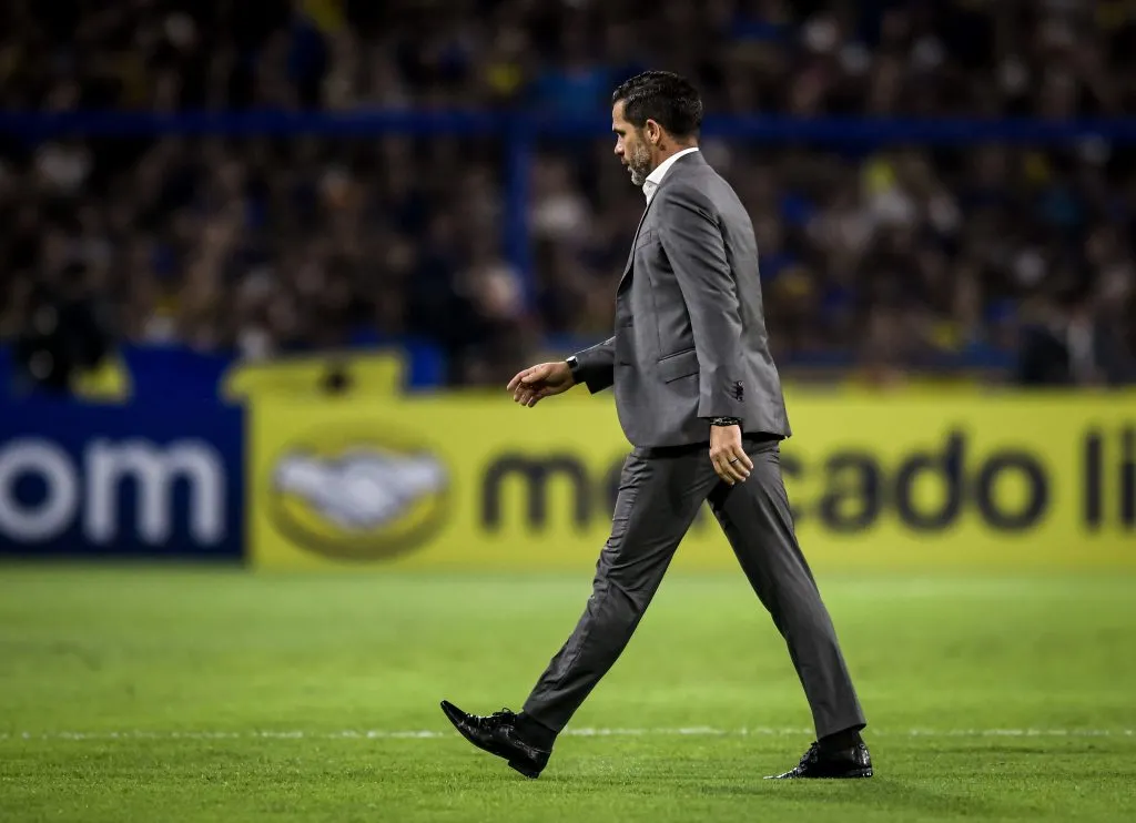 El proceso de Fernando Gago en Boca Juniors recibió un duro golpe con este adiós en la Copa Libertadores 2025. | Foto: Getty Images.