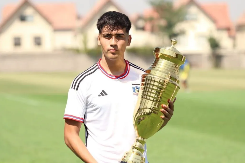 Benjamín Araya entrena con el primer equipo de Colo Colo | Instagram