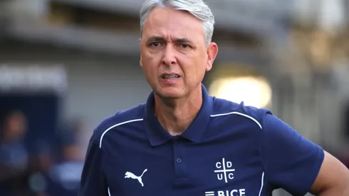 Tiago seguirá en la banca de la UC