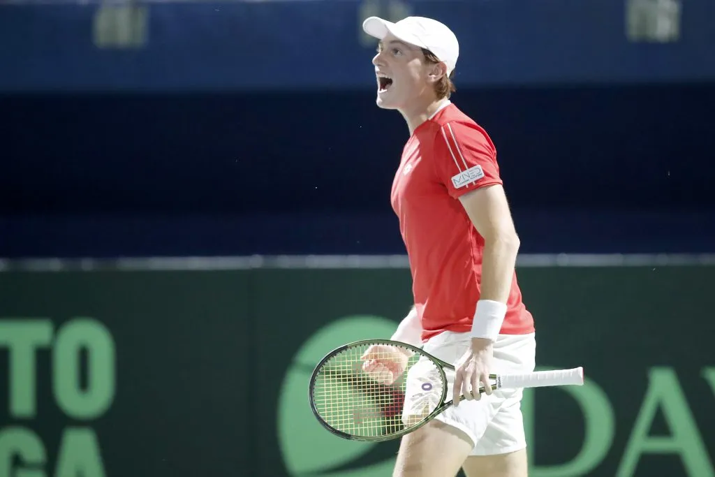 Ignacio Buse jugando ante Chile en la Copa Davis. Foto: Jonnathan Oyarzun/Photosport