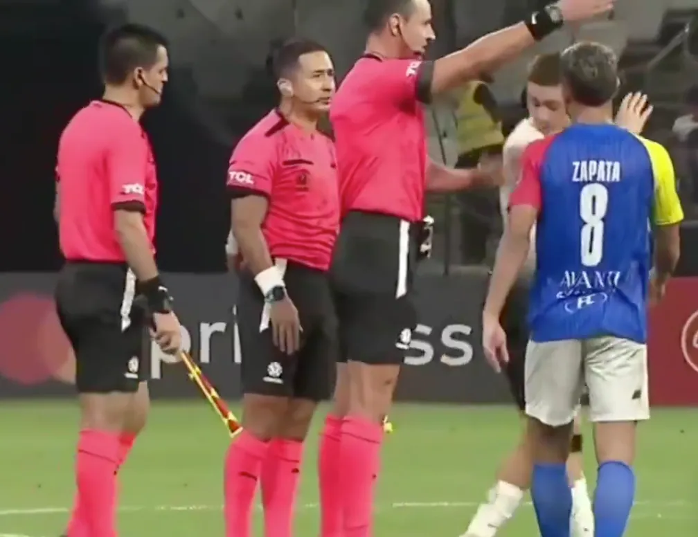 Captan la agresión de Wilmar Roldán