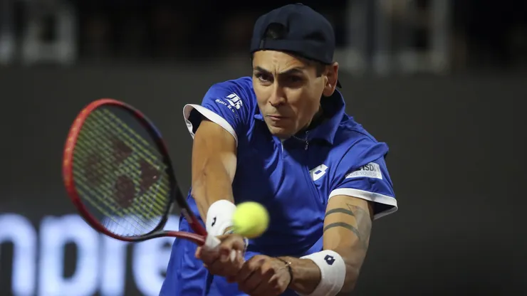 Alejandro Tabilo jugando ante Federico Coria en el Chile Open.