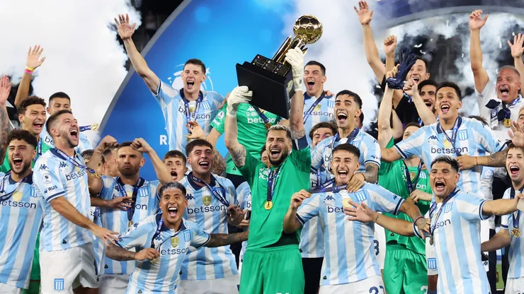 Gabriel Arias hace historia por duplicado con Racing.
