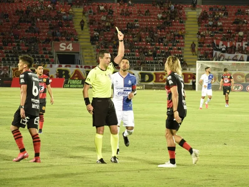 Franco Jiménez, el árbitro acusado de acoso que debutará en Liga de Primera (Primera B Chile)