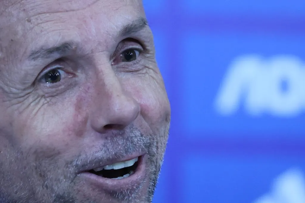 Gustavo Álvarez demustra el buen ánimo que hay en U de Chile. Foto: Dragomir Yankovic/Photosport