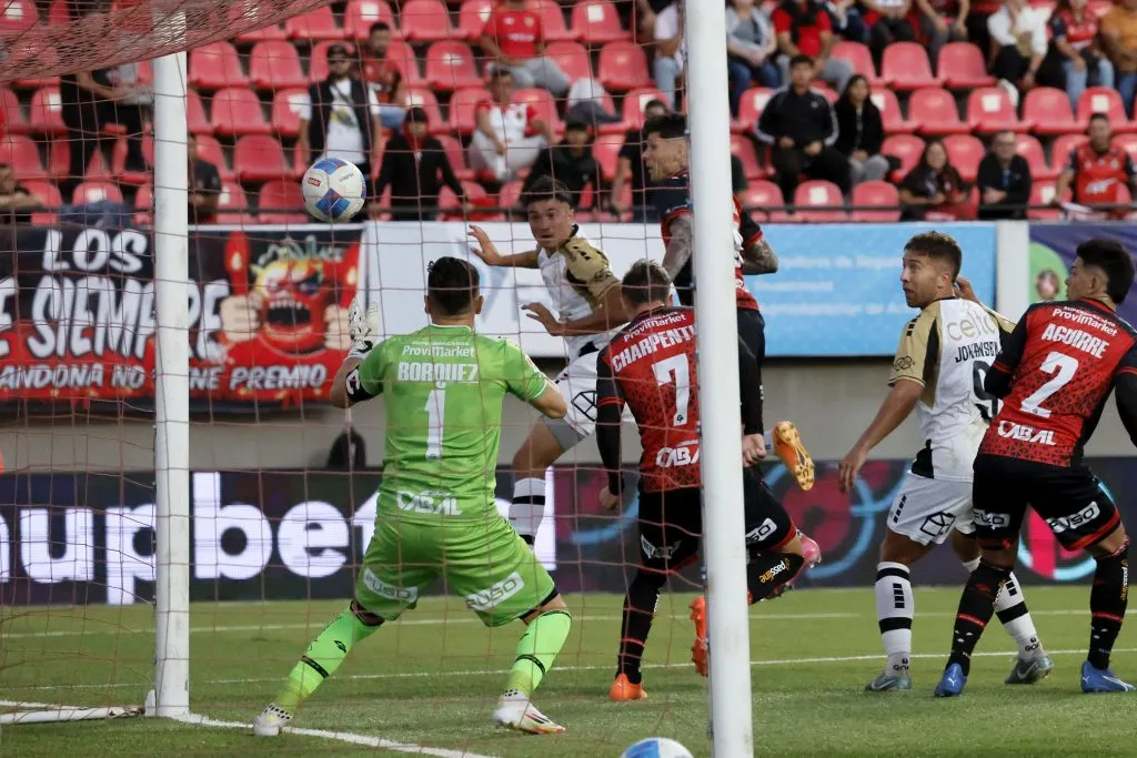 El gol de Bruno Cabrera ante Deportes Limache. (Andrés Piña/Photosport).