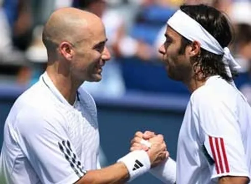 Fernando González enfrentó a su ídolo Agassi en su carrera