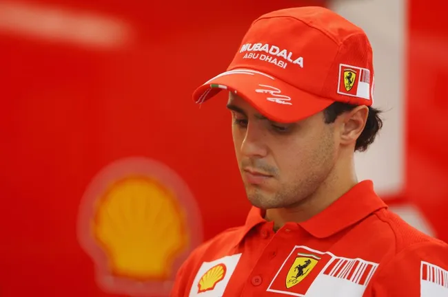 Felipe Massa durante los prolegómenos del Gran Premio de Fórmula 1 de Singapur 2008 (Getty Images).